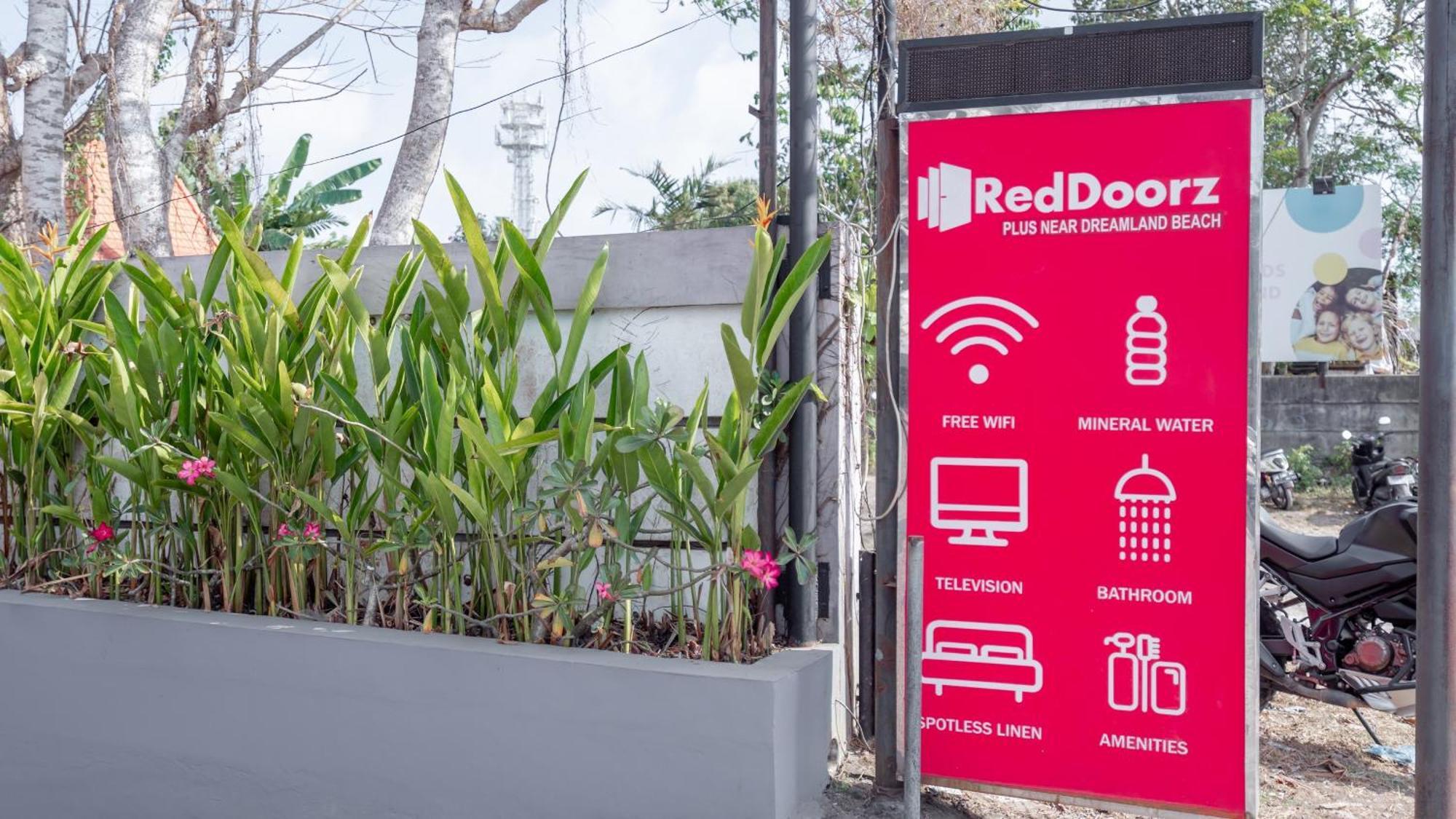 Reddoorz @ Uluwatu Suites Экстерьер фото