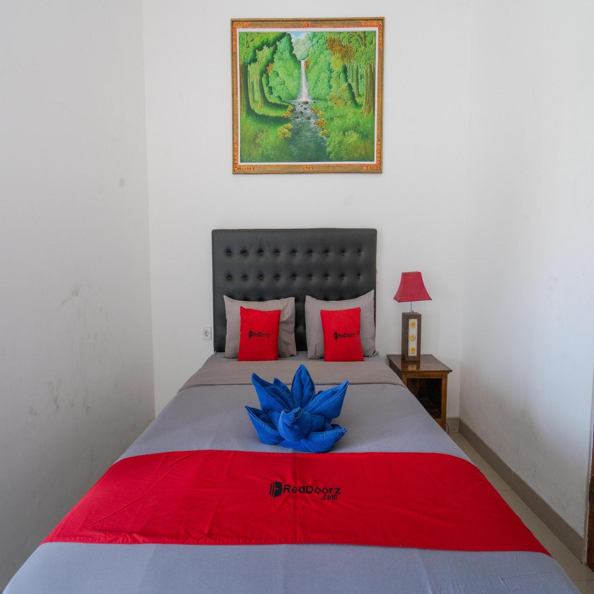 Reddoorz @ Uluwatu Suites Экстерьер фото