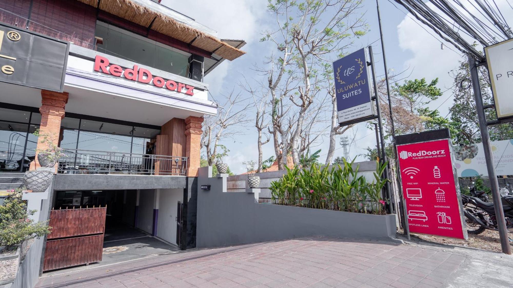 Reddoorz @ Uluwatu Suites Экстерьер фото