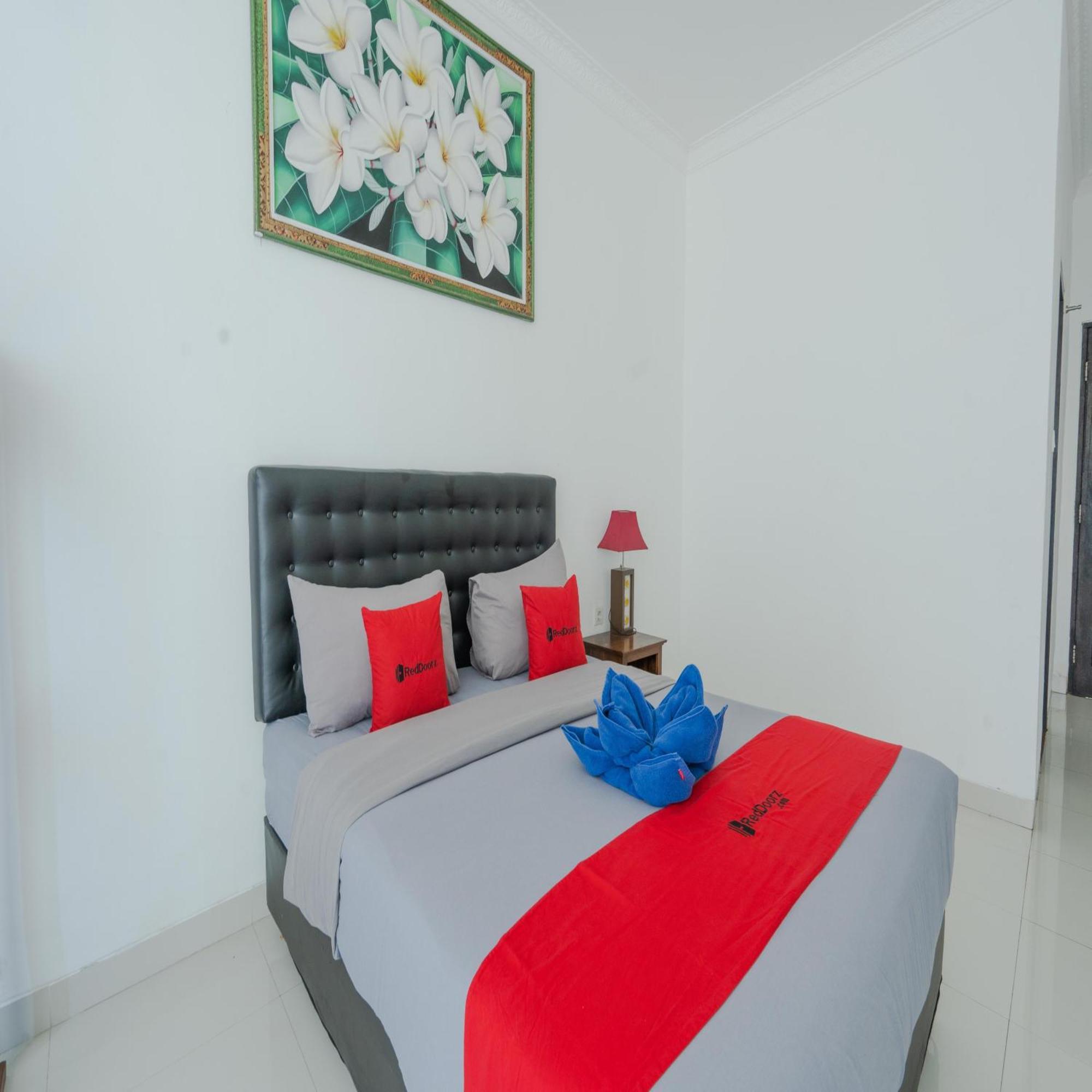 Reddoorz @ Uluwatu Suites Экстерьер фото