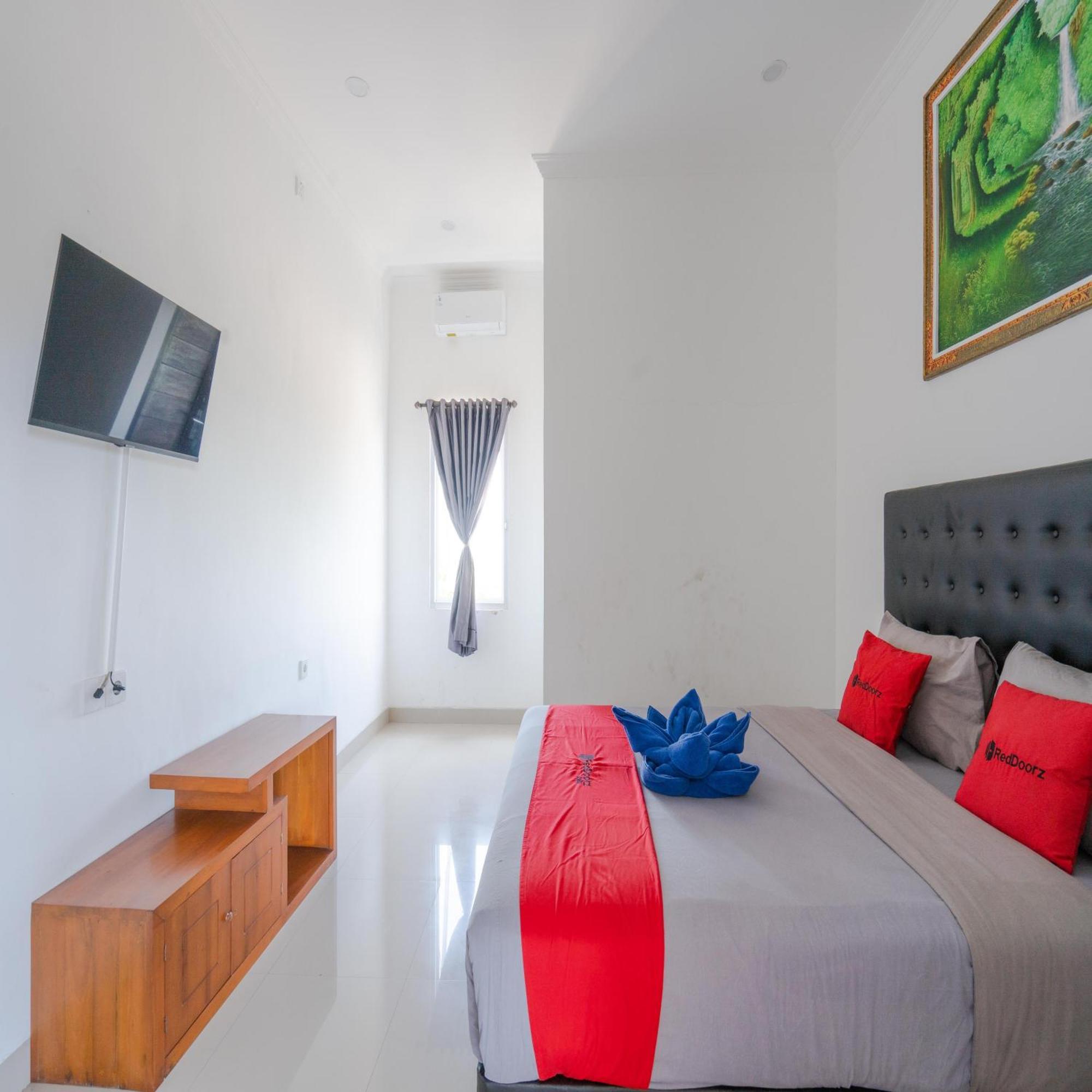 Reddoorz @ Uluwatu Suites Экстерьер фото