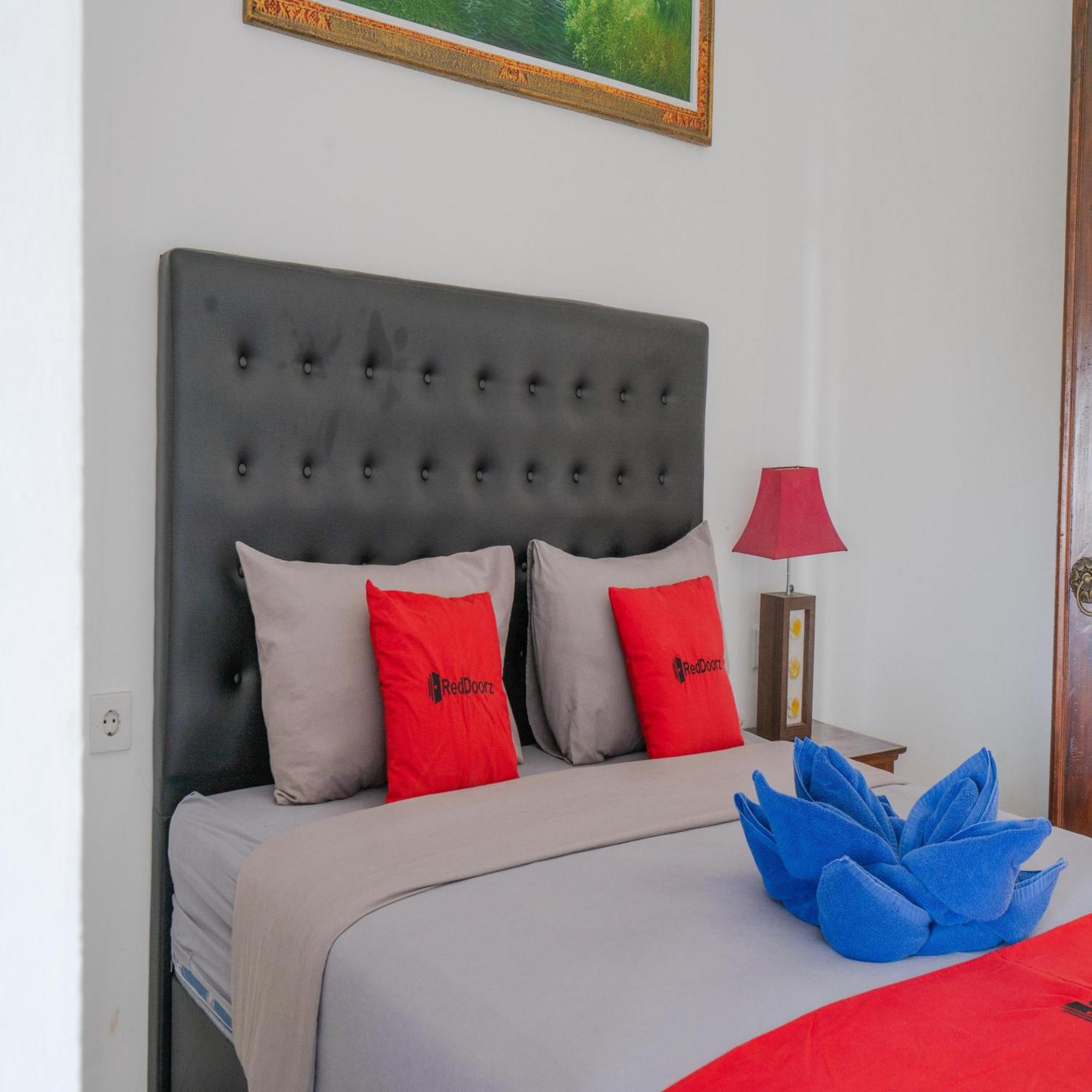 Reddoorz @ Uluwatu Suites Экстерьер фото