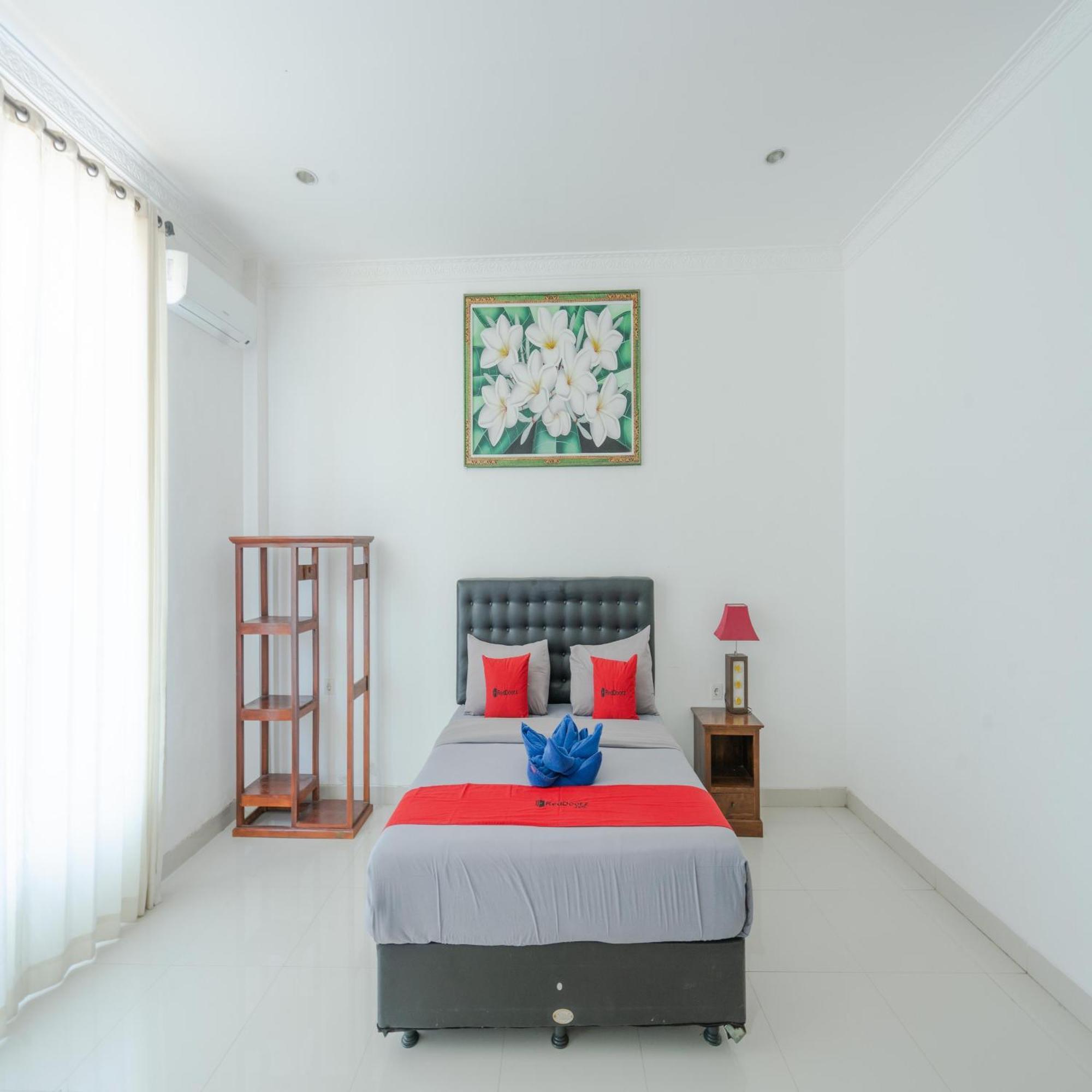 Reddoorz @ Uluwatu Suites Экстерьер фото