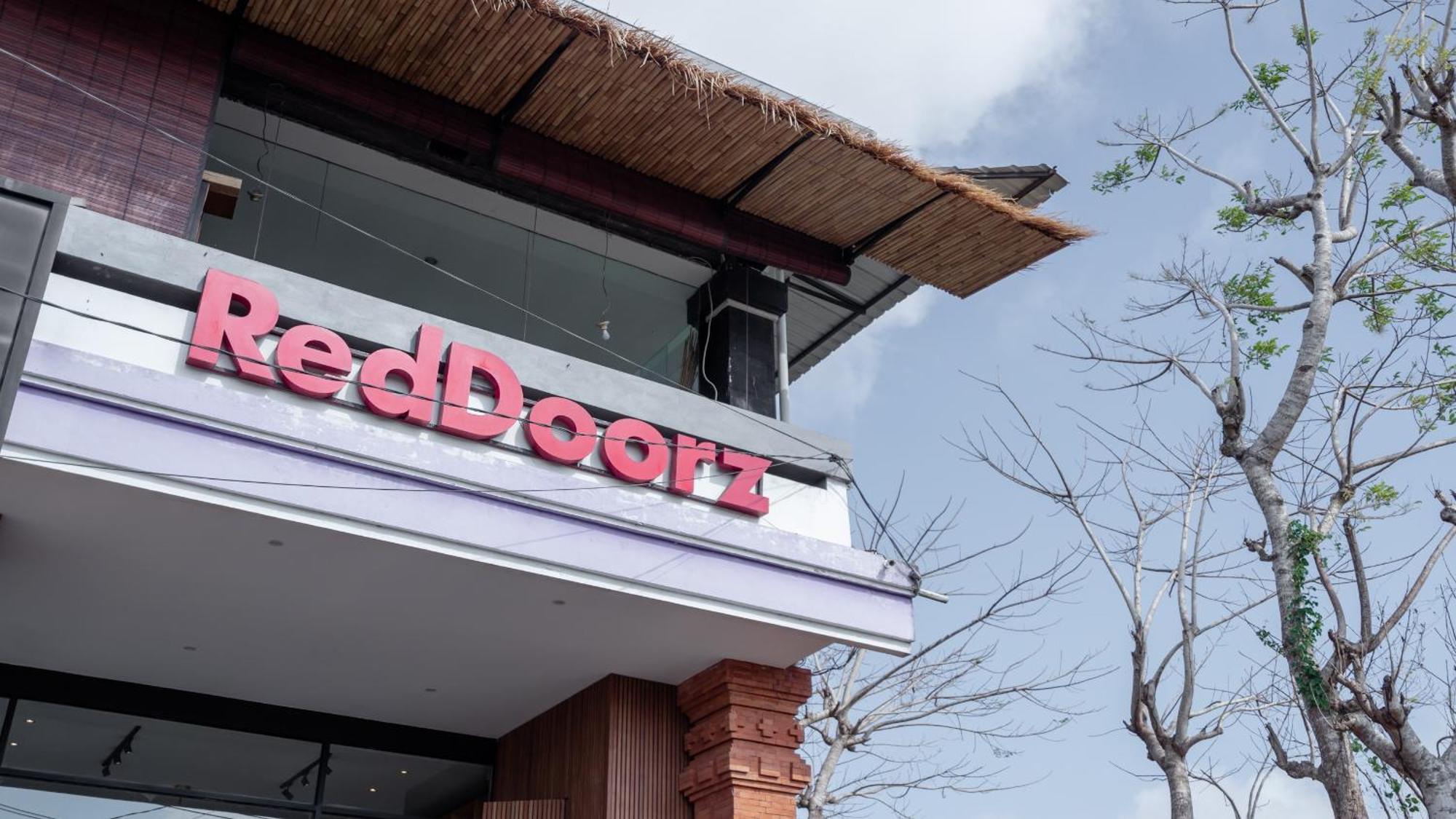 Reddoorz @ Uluwatu Suites Экстерьер фото