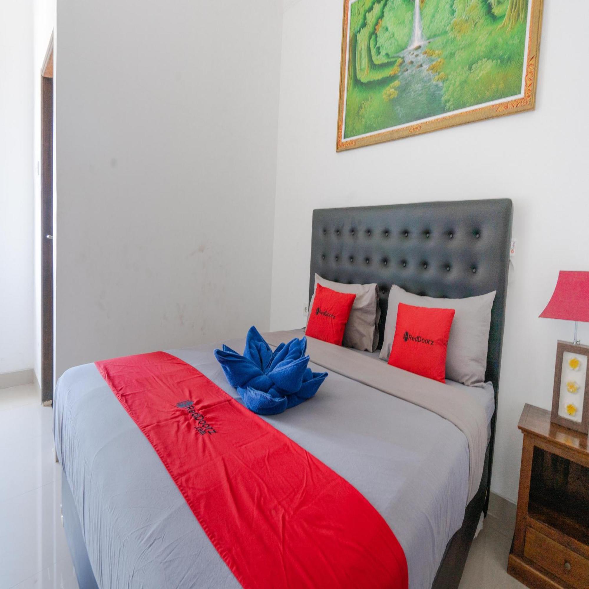 Reddoorz @ Uluwatu Suites Экстерьер фото